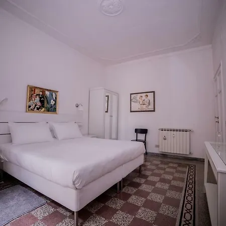 Luminous, Quiet, Central: Passerotto Di S.giovanni. * Roma